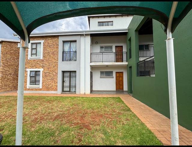 2 BEDROOM APARTMENT FOR SALE IN PROTEA GLEN